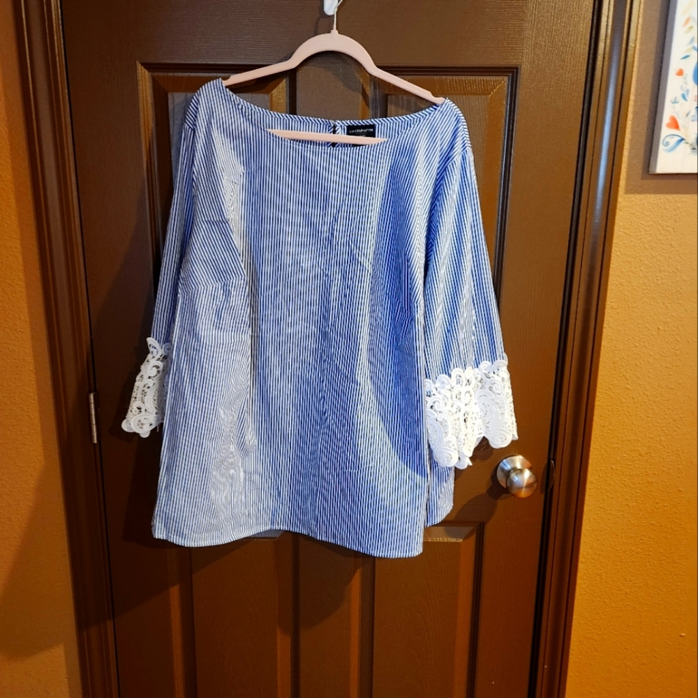 Liz Claiborne Woman Blue White Lace Dress Shirt